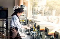 学生故事|从设计师到咖啡馆长的追梦之旅!