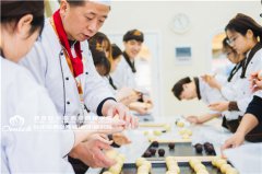 为什么在校学习西点比跟着师傅学好?