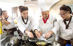 武汉欧米奇学费贵么?正规主厨西餐培训要多久